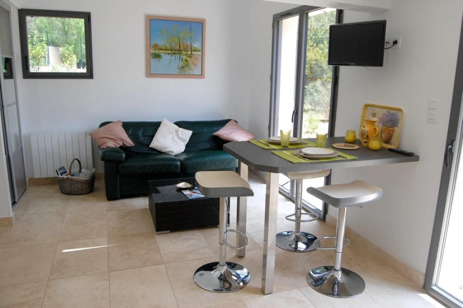 House With one Bedroom in Saint-marc-jaumegarde, With Pool Access, Enc