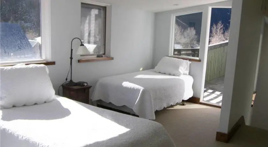 RedAwning Elks Park House