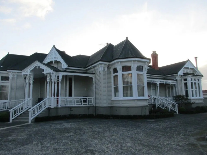 Valmai House & Motel