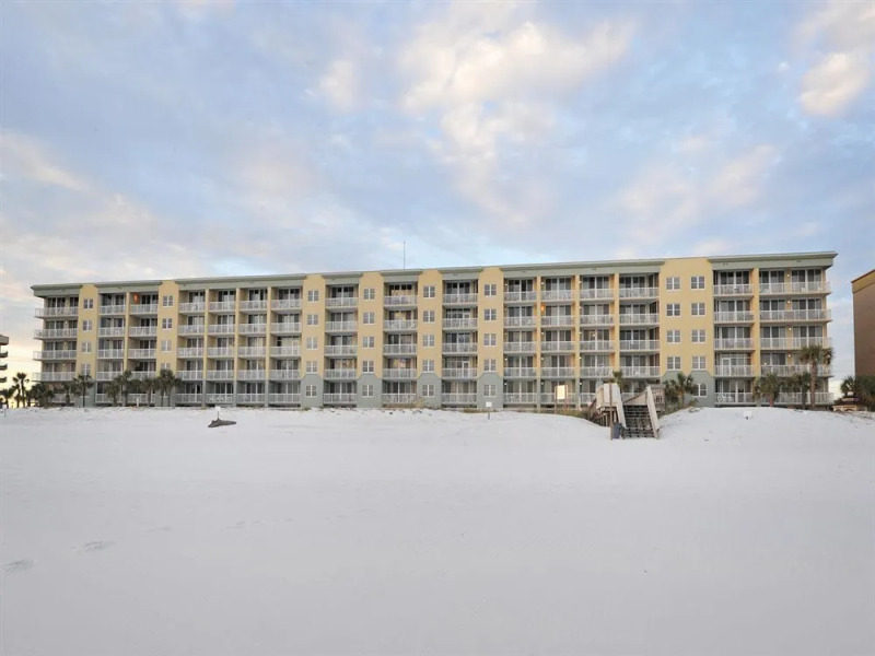 Waters Edge 310 by RedAwning