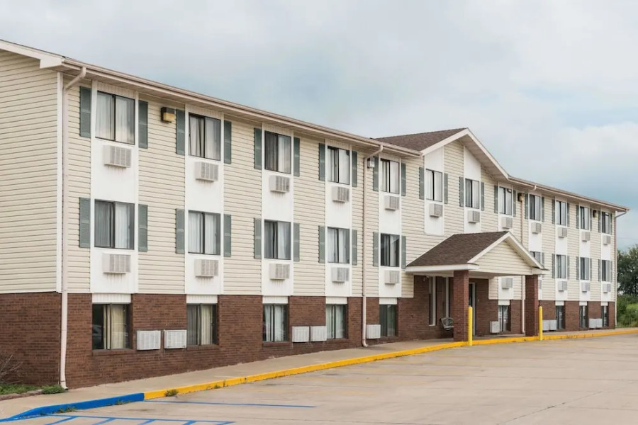 Capital O Amerihost Inn and Suites Kingdom City Hwy 54 MO