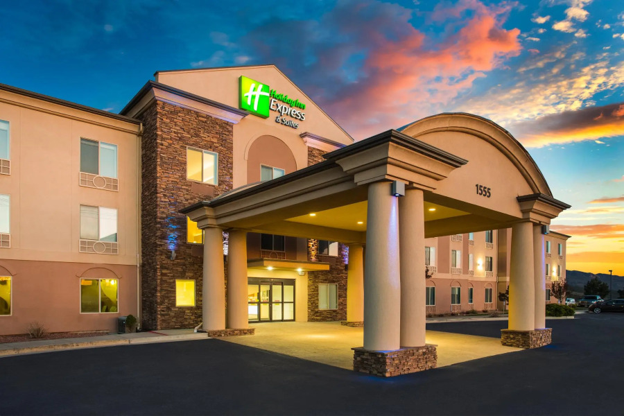 Holiday Inn Express & Suites Cedar City by IHG