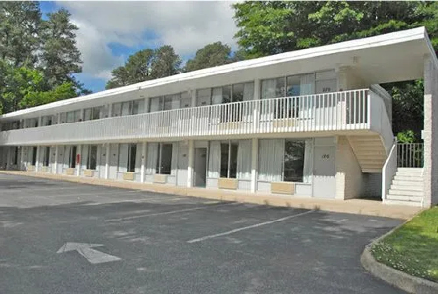 Quarterpath Inn & Suites