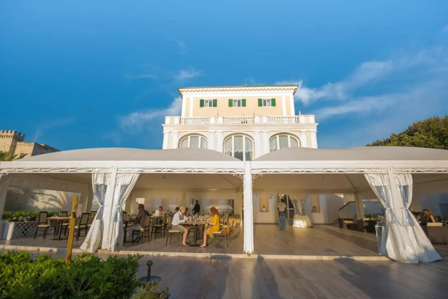 Grand Hotel Villa Parisi