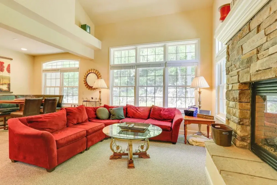 Half-mi to Big Boulder Lake: Townhome w/ Deck!