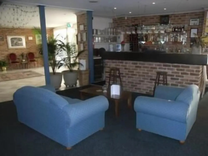 Lake Haven Motor Inn & Palms Restaurant