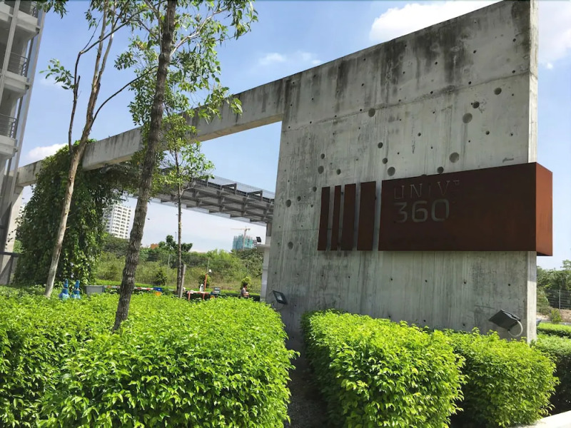 Univ 360 Cozy Apartment with Pool View