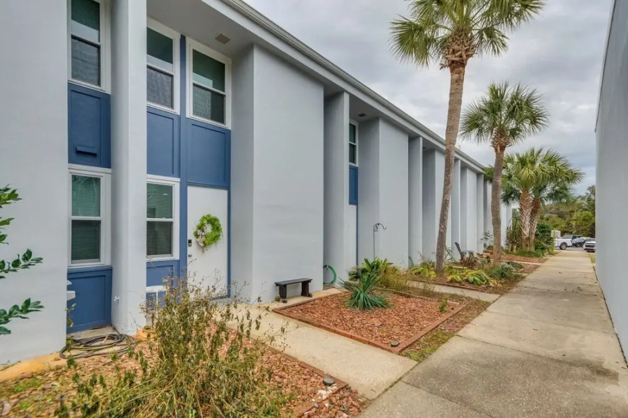 Gulf Breeze Escape w/ Patio + Community Pool!
