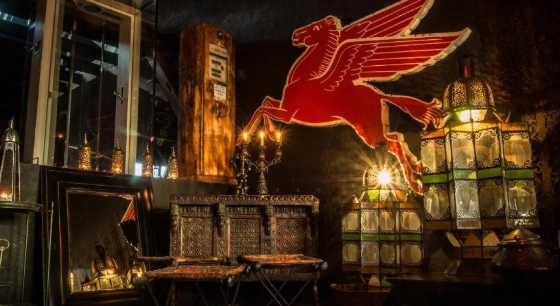 Bijou Hotel / Love and Romance