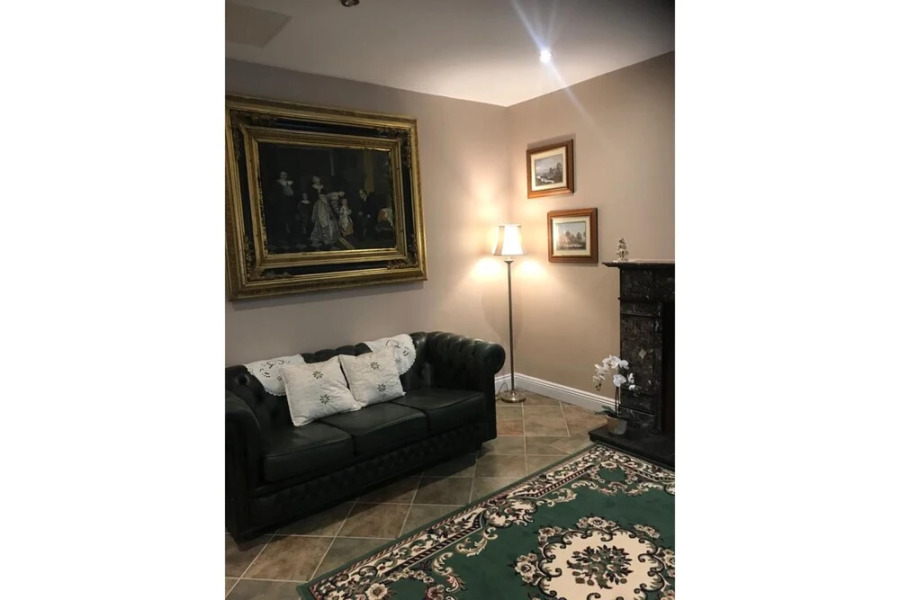 The Linen House by OYO Rooms