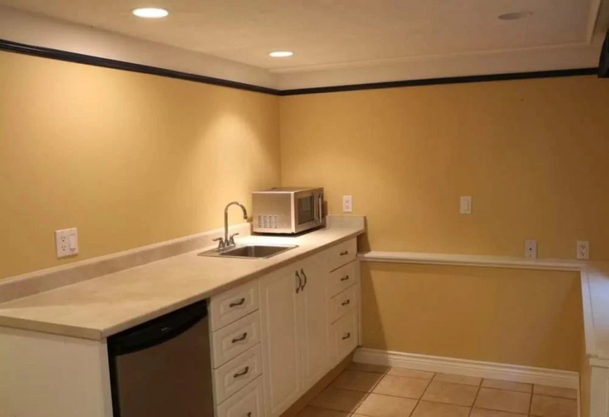 Comfy One Bedroom Suite in Oak Bay