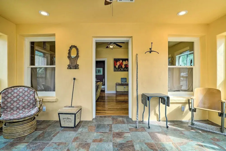 Cozy Las Cruces Gem: Fire Pit, Patio & Views!