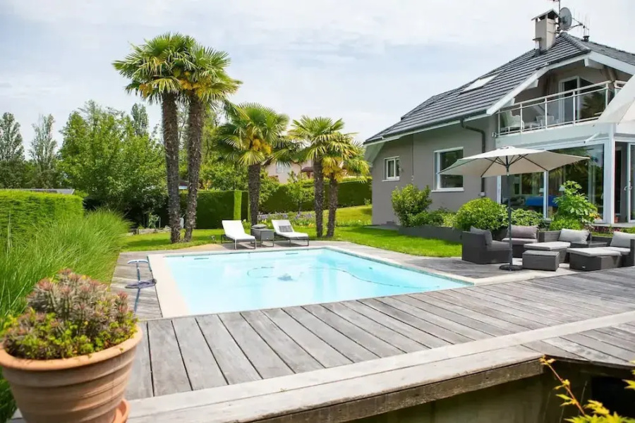 Villa au Bord du lac Avec Piscine Privee et Acces Direct au lac