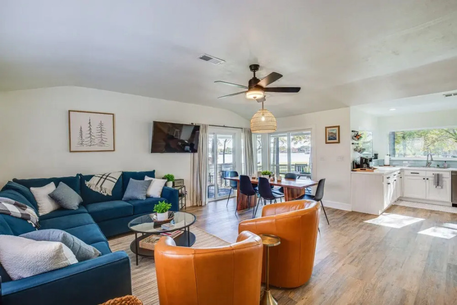 Private Dock: Charming Cedar Creek Retreat!