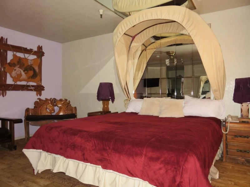 Bonnie Springs Motel and Resort