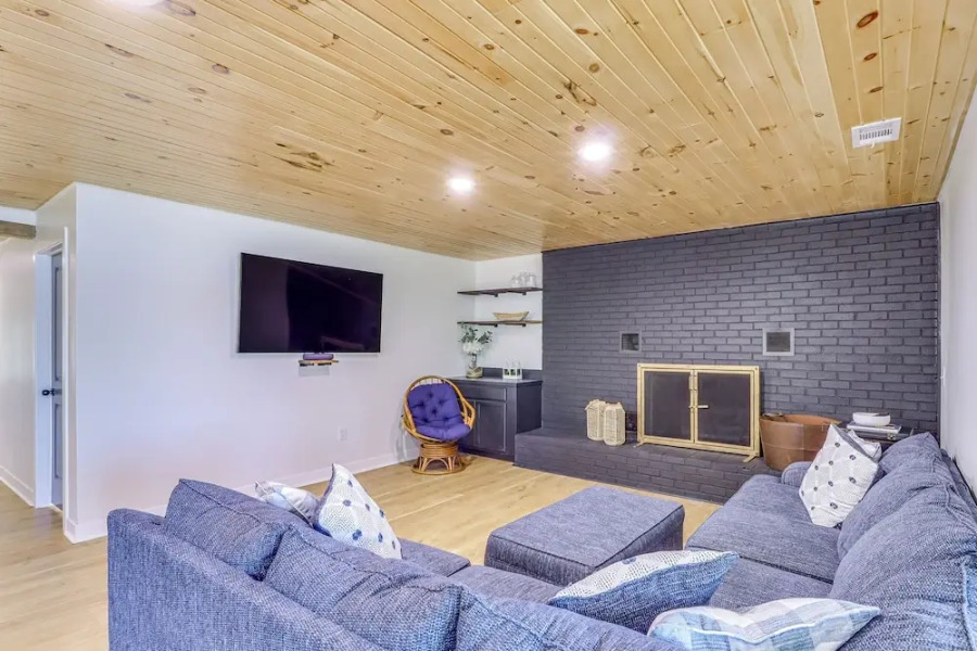 Modern Buckeye Lake Retreat: Game Room & Fire Pit!