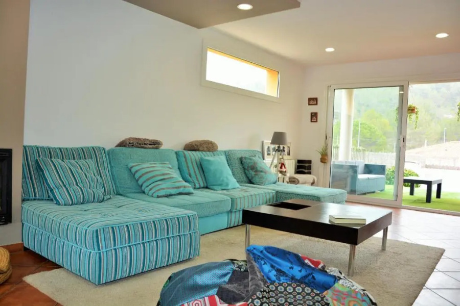 Villa Lia 10 Minutes Drive Sitges Very confortable AC Pool XL Garden Sunny oriented