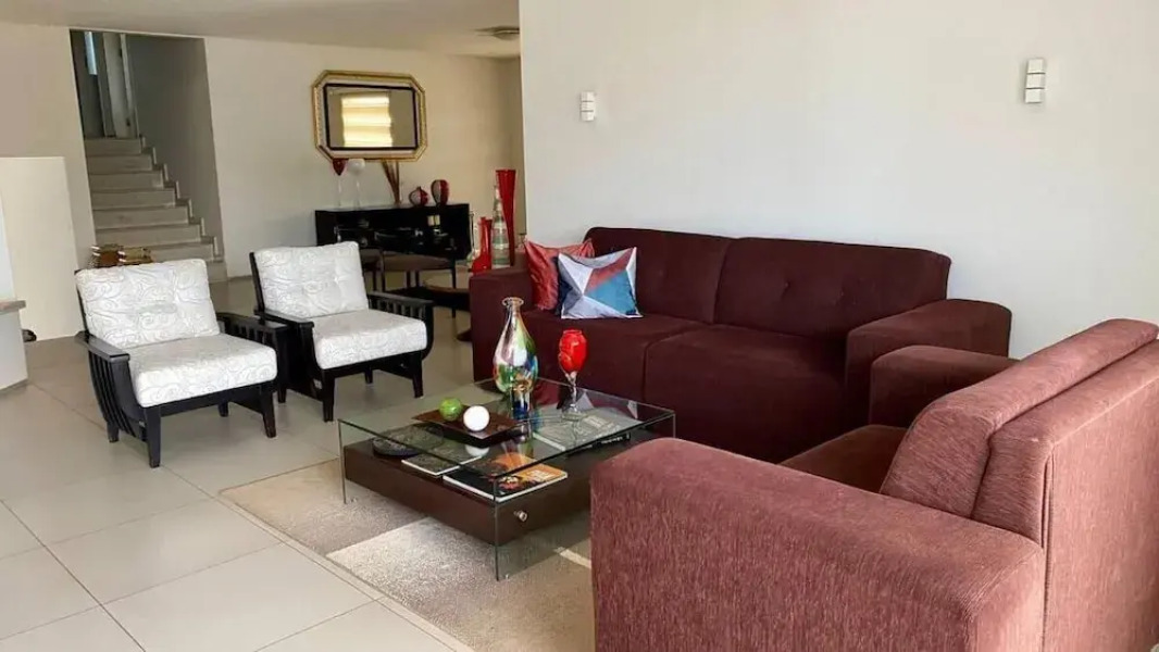 Casa com Piscina - Quartos Privativos