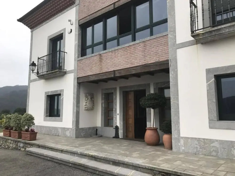 Hotel Reina Adosinda