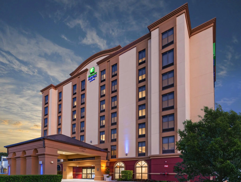 Holiday Inn Express & Suites Houston - Memorial Park Area by IHG