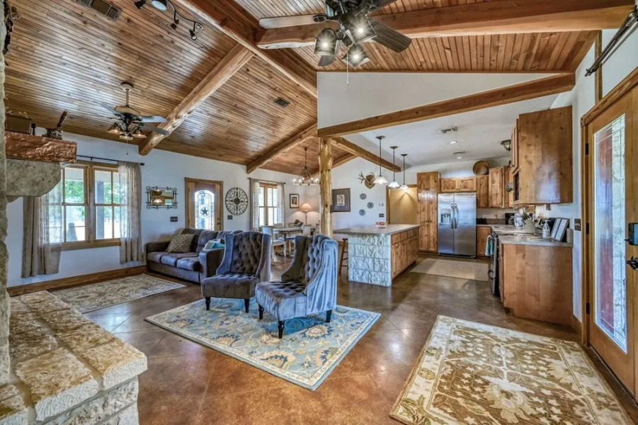 Charming Country Home With Hot Tub & Fire Pit!