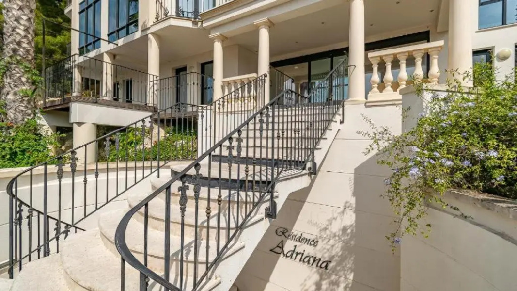 grand studio terrasse de standing vue mer et village