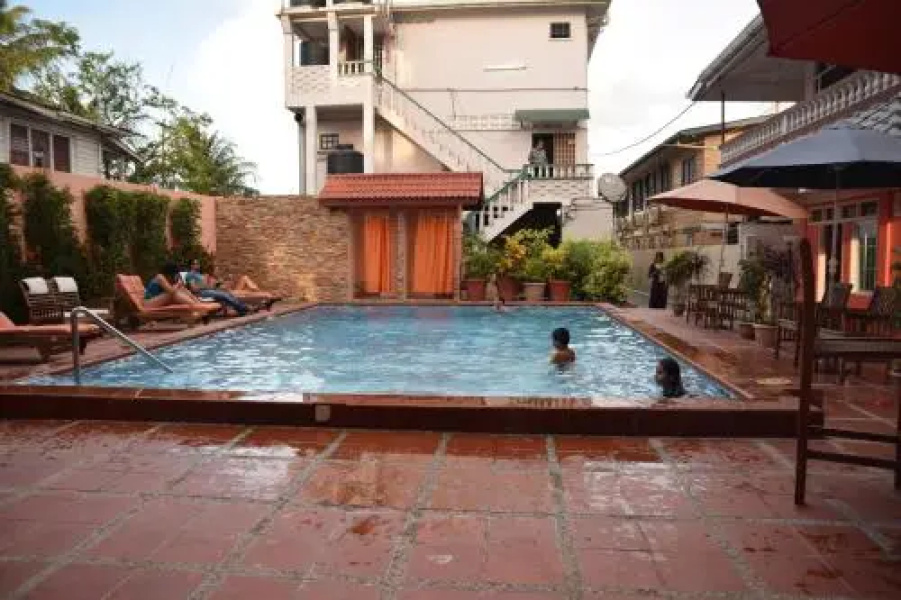 Windjammer International Cuisine & Comfort Inn