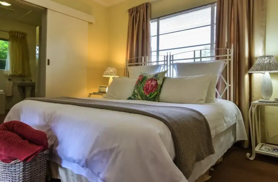 Bushwillow Spacious Cottage for 2 People With Private Garden Access!