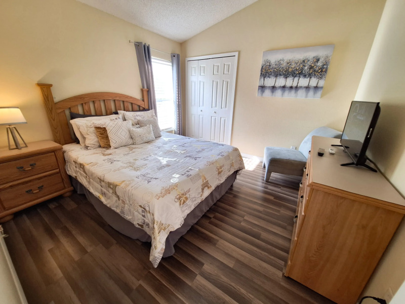 Private Pool Home with Spa & Games Room, Clermont, US