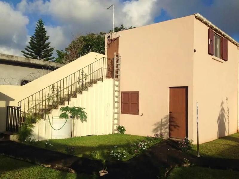 Studio in Triolet, With Enclosed Garden and Wifi Near the Beach