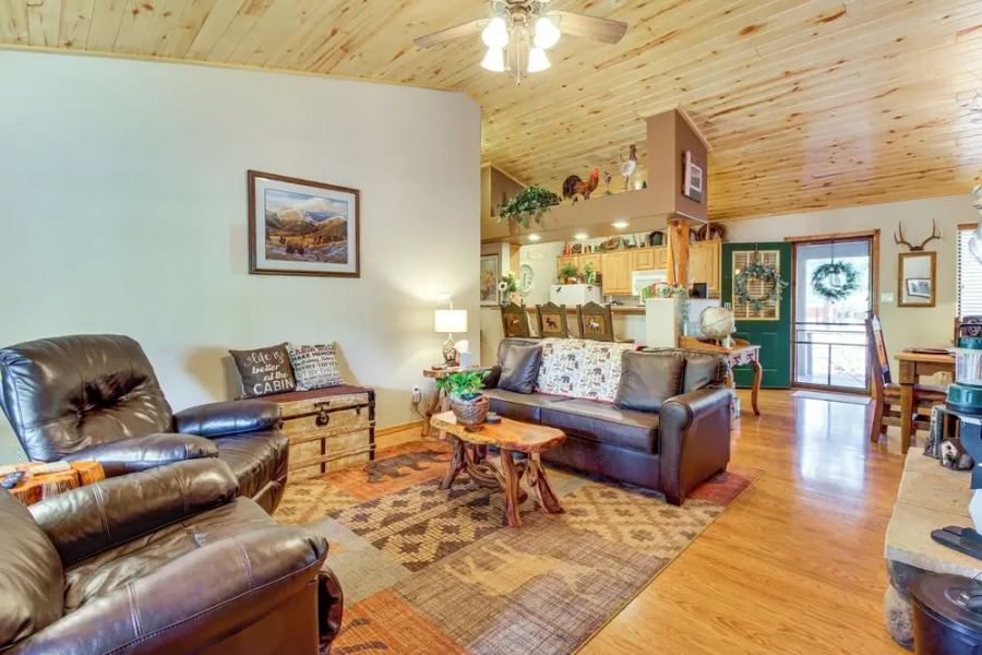 Near Hiking Trails: Heber-overgaard Haven w/ Deck!