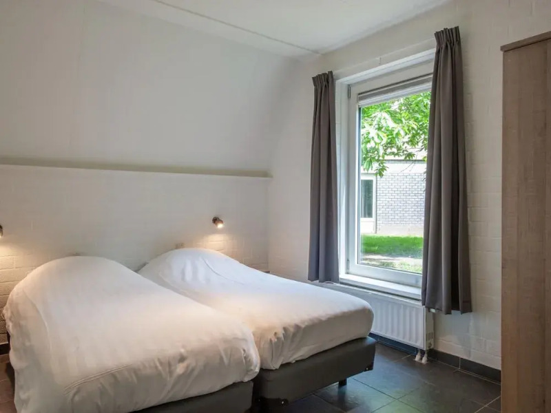 Restyled House with 5 Bathrooms near Vrachelse Heide