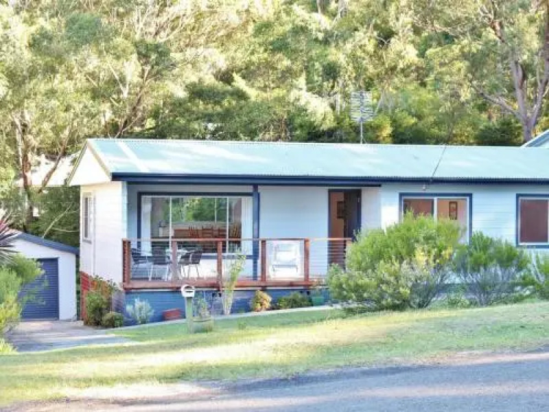 Elaine at Hyams 4pm Check Out Sundays