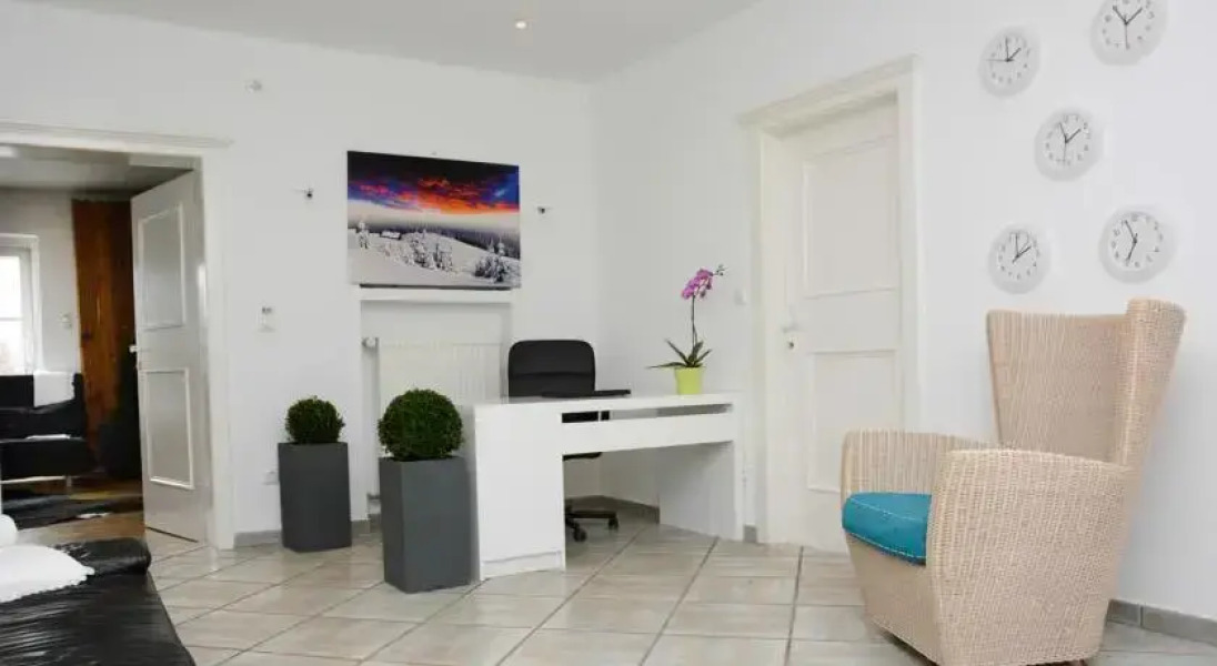 Jacks Lake & Mountain (JLM) Hostel