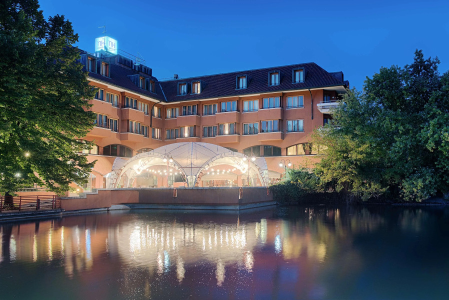 Отель NH Milano 2