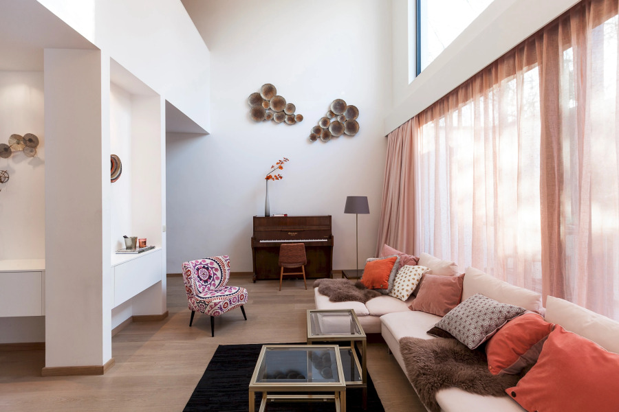 Unit 4 - Spacious Smart Home Triplex Private Garden & Parking