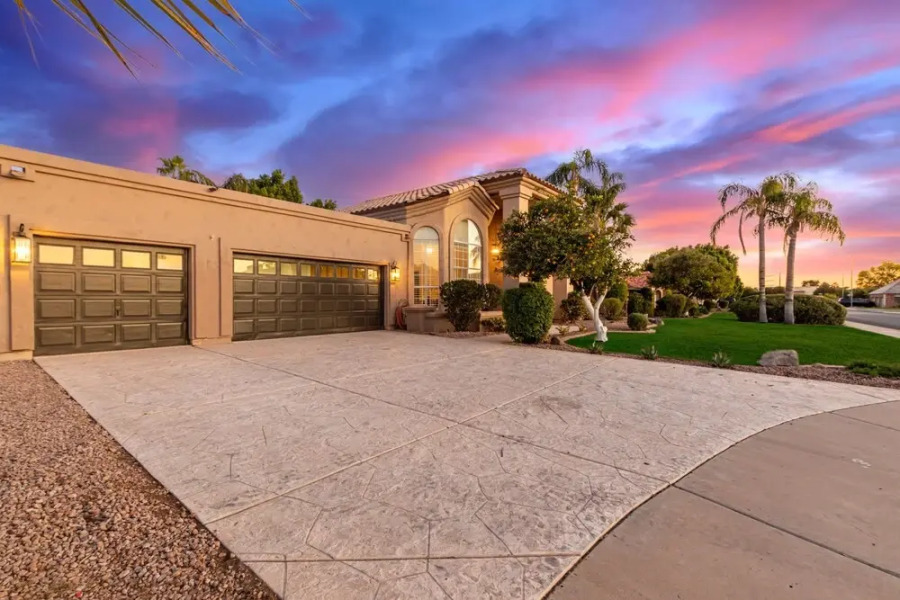 Citrus Cove Mesa 4 Bedroom Home by RedAwning