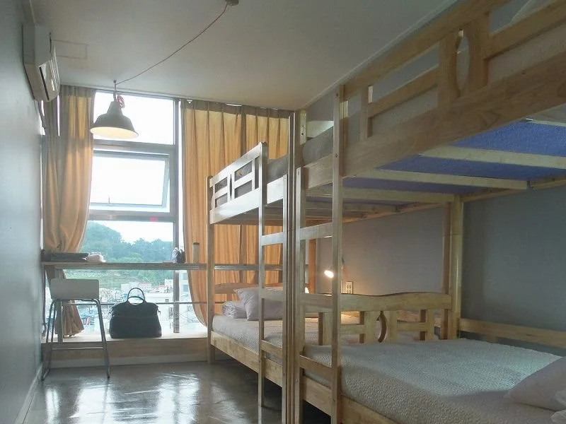 Life Guesthouse - Hostel