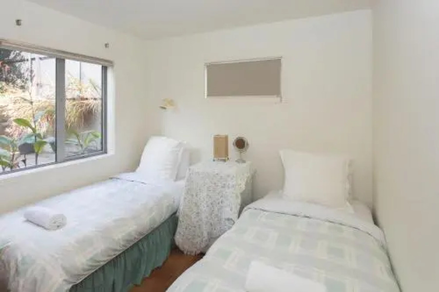 Chester Cottage - Beachfront Luxury