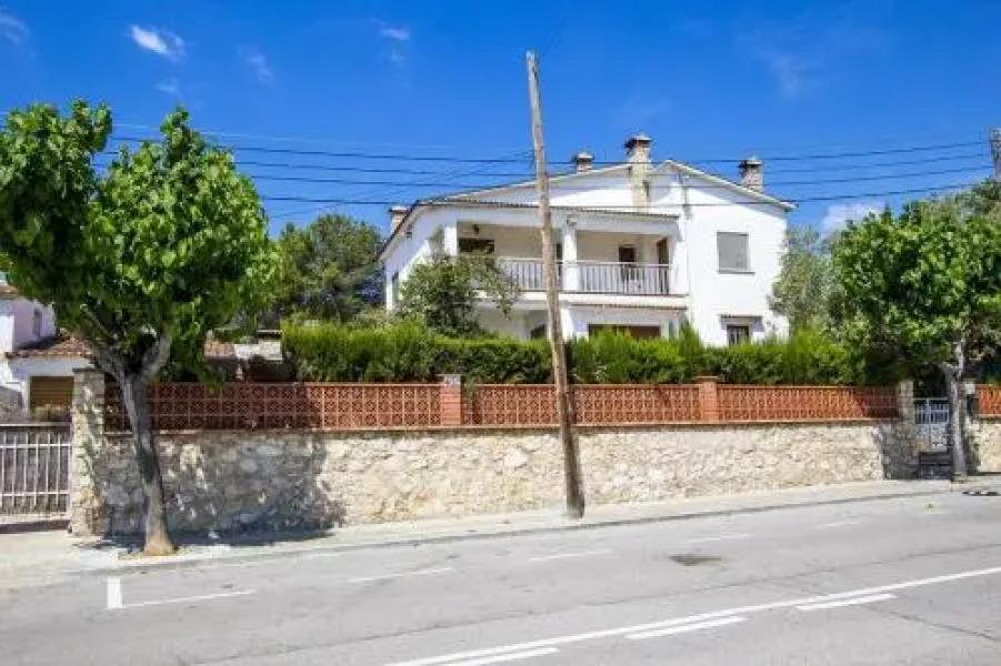 Casa De Vacaciones "CAL VIVES"