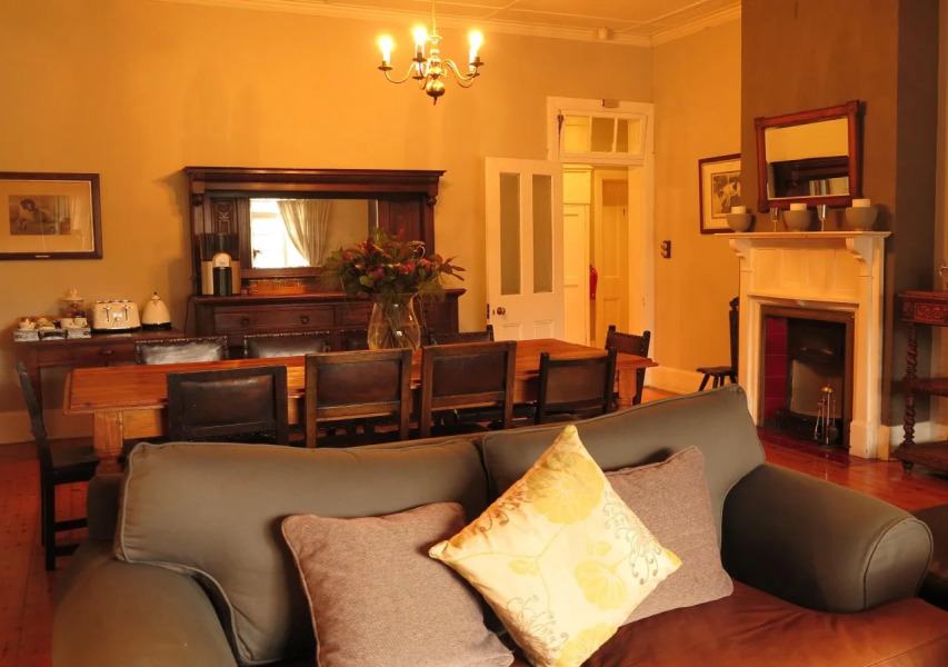 Broadlands Country House