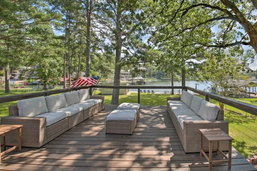 Deck, Fire Pit: Waterfront Lake Hamilton Home