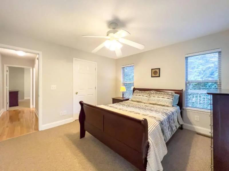 5min to Tubing!Pool Table, hot tub, game room, Sleeps 10!