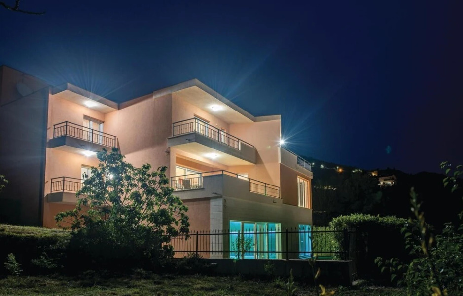 Awesome Home in Solin With Sauna, Wifi and 5 Bedrooms