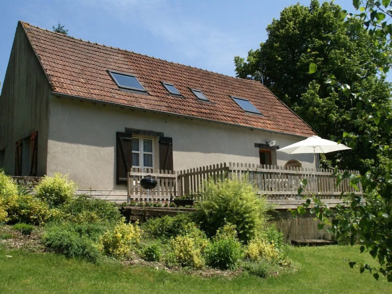 Fantastic Holiday Home With Large Garden in Cultural Surroundings of Saint-ay