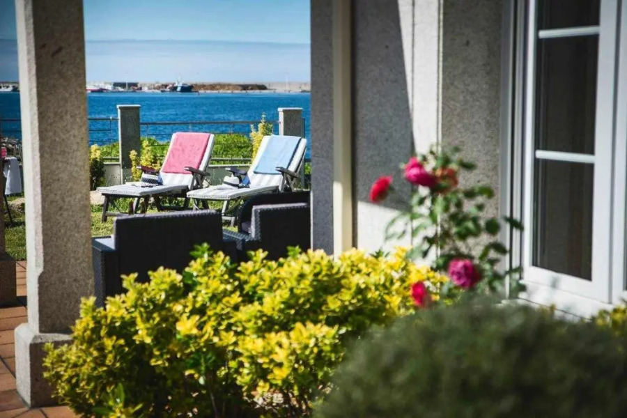 Chalet Pareado con Jardin en 1ª Linea de Mar