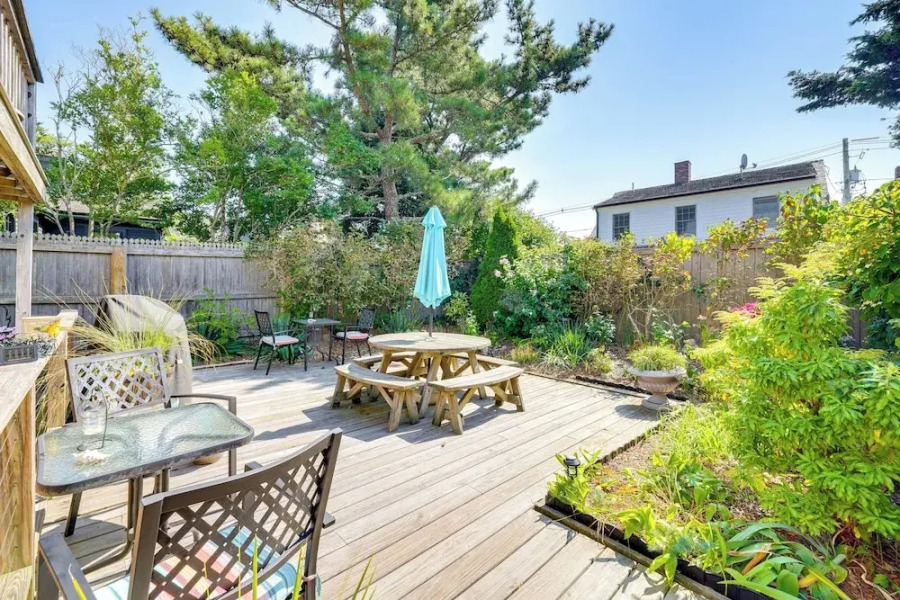 Steps to Beach: Stylish & Lofted Provincetown Gem