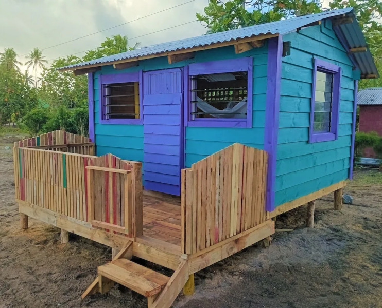 Sina PJ Beach Fales and Surf