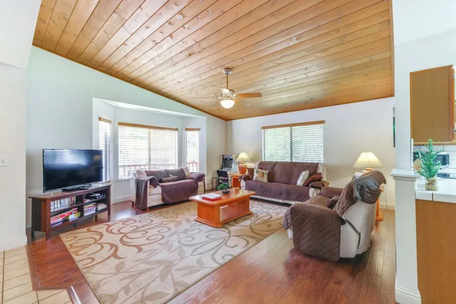 Mountain Paradise ~ 1 Mile to Pine Mountain Lake!