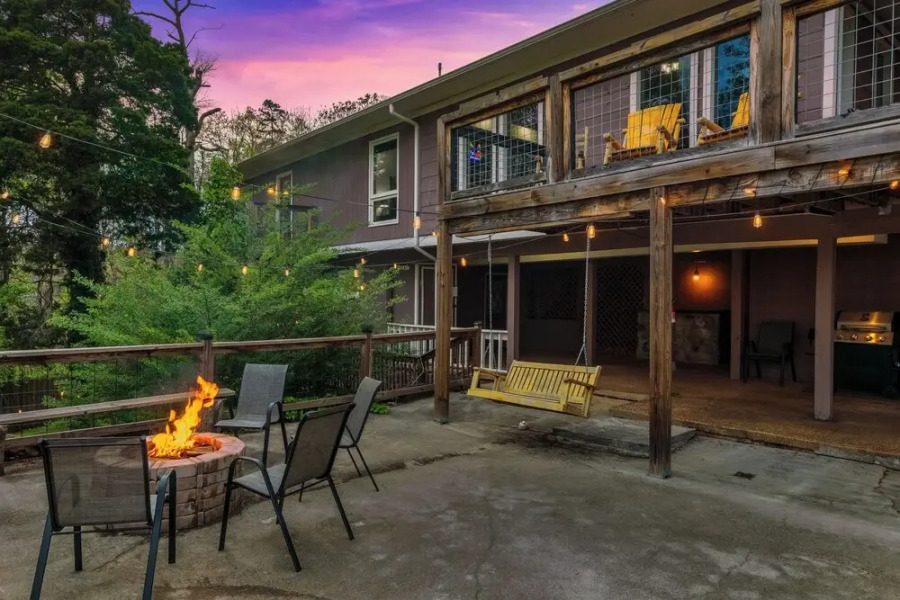 Hot Tub & Mini Golf: Mtn-view Haven in Kodak!